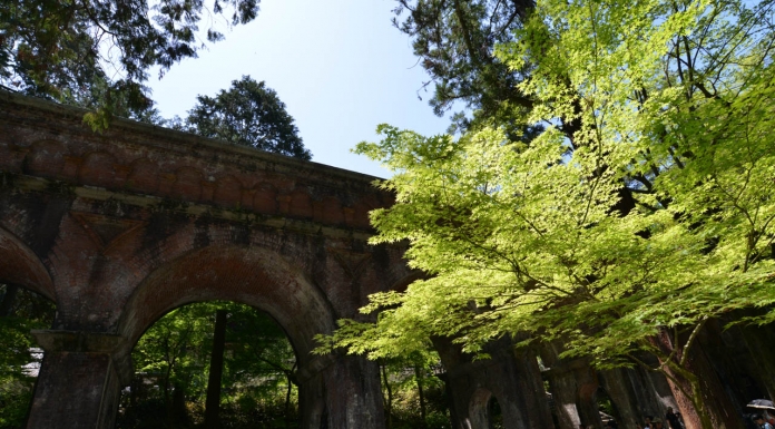 レトロな雰囲気が漂う水路閣、南禅寺を歩く。